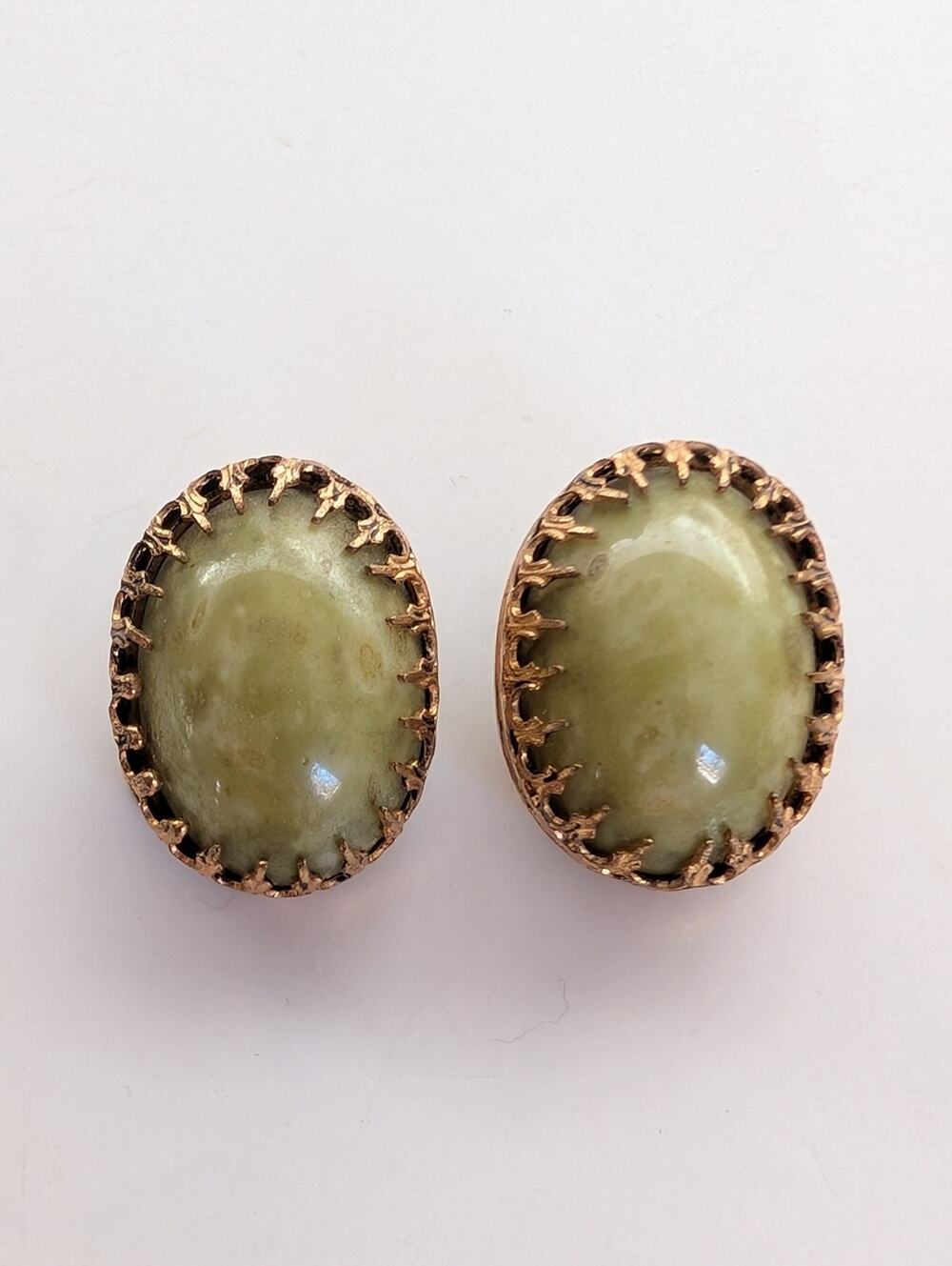 Vintage Retro Dog Tooth Setting Green  Thermoplastic Resin Clip On Earrings